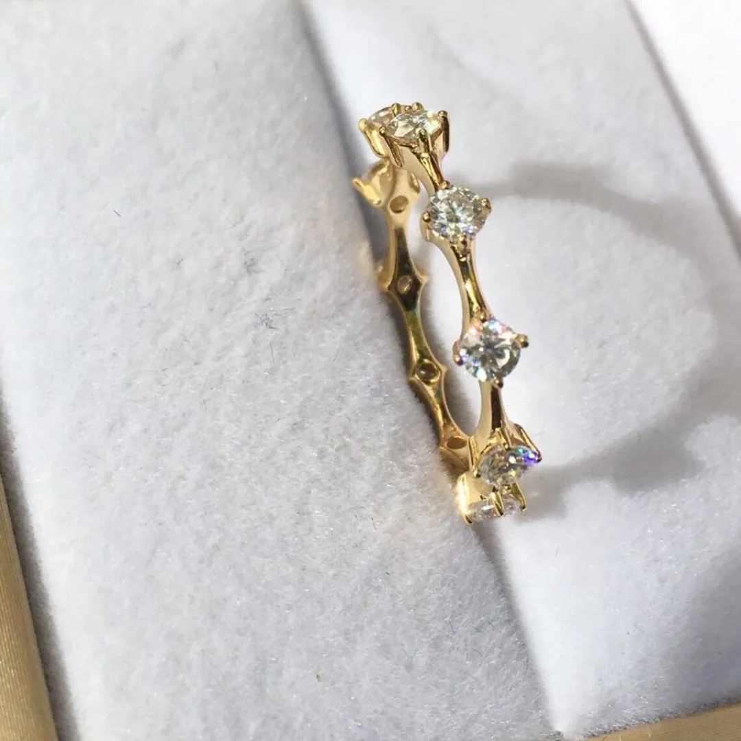 /public/photos/live/Delicate Bubble Moissanite Stackable Wedding Band  681 (3).webp